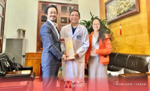 20231221_MITAKY CEO Minamoto Takahito works with the President of Viet - Tiep Friendship Hospital, MD, Doctor Nguyen Quang Tap about Japanese regenerative medicines technology transfer with focus on Stem cell therapy and stem cell culturing technology in Hai Phong city